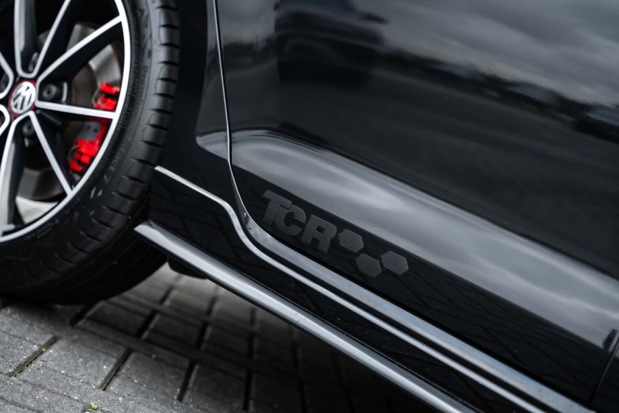 Volkswagen Golf 7.5 2.0 TSI GTI TCR - Panorama | Akrapovic l Dynaudio | ACC | Camera Volkswagen Golf 7.5 2.0 TSI GTI TCR - Panorama | Akrapovic l Dynaudio | ACC | Camera