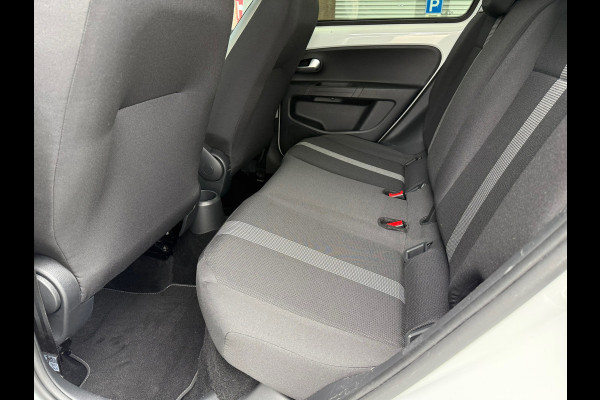 Volkswagen up! 1.0 BMT high up! - Parkeerhulp - Winterpakket - Camera - Org.NL Volkswagen up! 1.0 BMT high up! - Parkeerhulp - Winterpakket - Camera - Org.NL