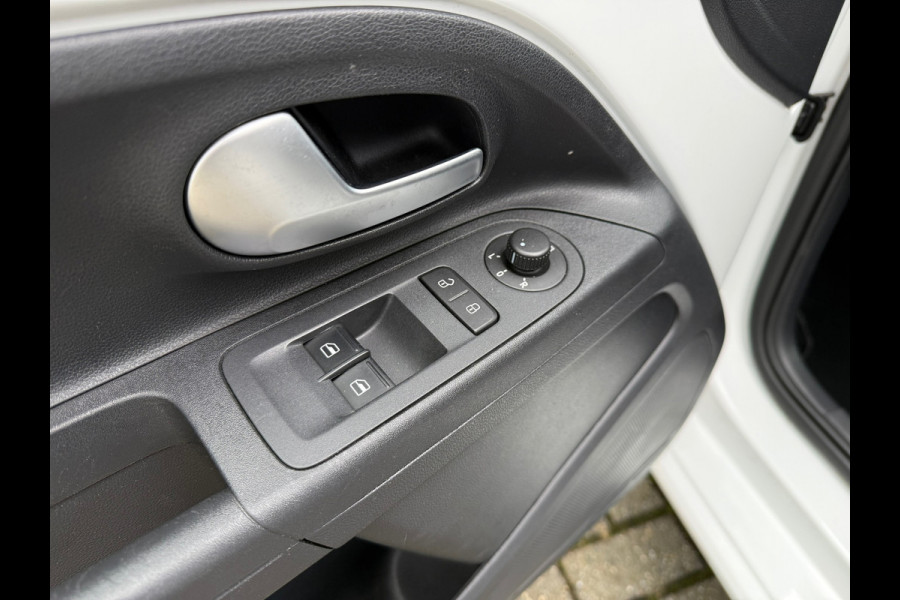 Volkswagen up! 1.0 BMT high up! - Parkeerhulp - Winterpakket - Camera - Org.NL Volkswagen up! 1.0 BMT high up! - Parkeerhulp - Winterpakket - Camera - Org.NL