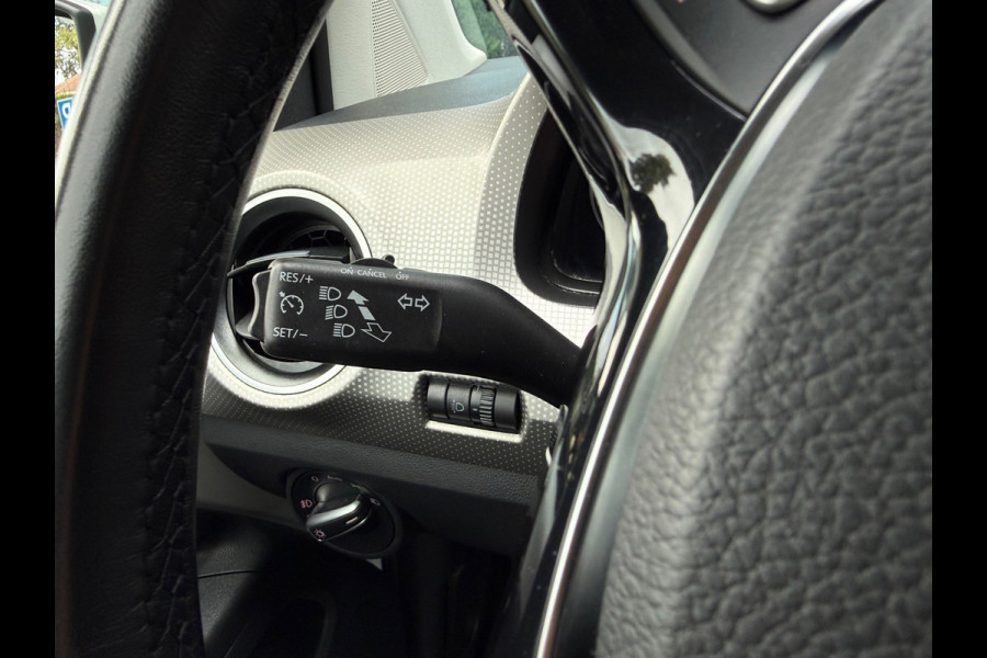 Volkswagen up! 1.0 BMT high up! - Parkeerhulp - Winterpakket - Camera - Org.NL Volkswagen up! 1.0 BMT high up! - Parkeerhulp - Winterpakket - Camera - Org.NL