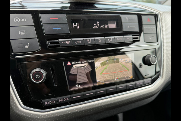 Volkswagen up! 1.0 BMT high up! - Parkeerhulp - Winterpakket - Camera - Org.NL Volkswagen up! 1.0 BMT high up! - Parkeerhulp - Winterpakket - Camera - Org.NL