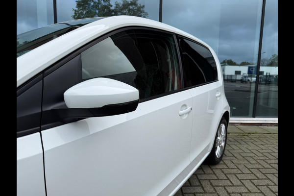 Volkswagen up! 1.0 BMT high up! - Parkeerhulp - Winterpakket - Camera - Org.NL Volkswagen up! 1.0 BMT high up! - Parkeerhulp - Winterpakket - Camera - Org.NL