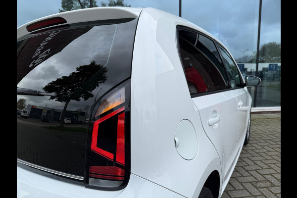 Volkswagen up! 1.0 BMT high up! - Parkeerhulp - Winterpakket - Camera - Org.NL Volkswagen up! 1.0 BMT high up! - Parkeerhulp - Winterpakket - Camera - Org.NL