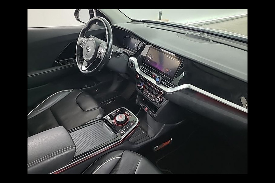 Kia e-Niro ExecutiveLine 64 kWh | Navi | Camera | Leder | Panorama Kia e-Niro ExecutiveLine 64 kWh | Navi | Camera | Leder | Panorama