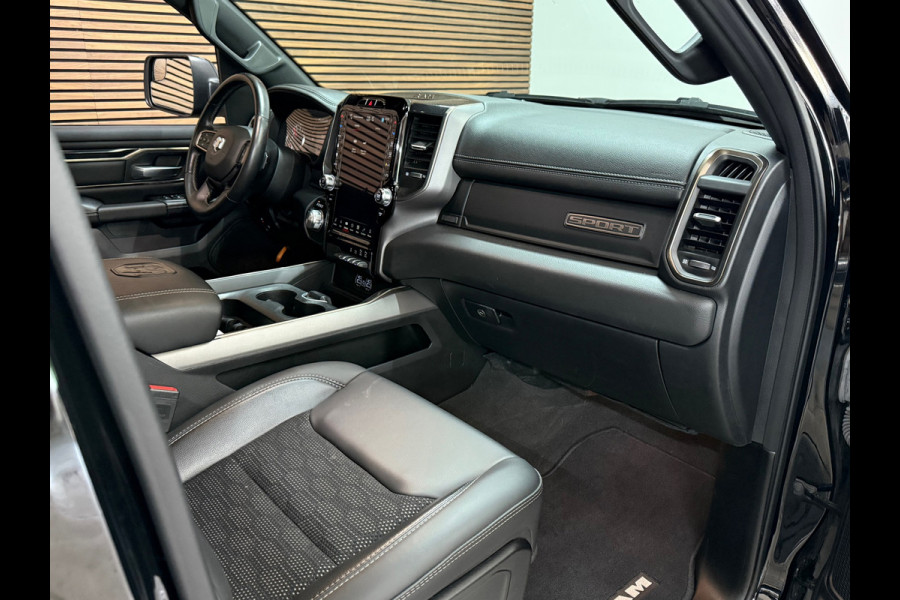 Dodge Ram 1500 5.7 V8 4x4 Crew Cab Sport | Full BLACK | Camera | ALPINE | Soft Cover | Apple Carplay | Cruise | Dodge Ram 1500 5.7 V8 4x4 Crew Cab Sport | Full BLACK | Camera | ALPINE | Soft Cover | Apple Carplay | Cruise |