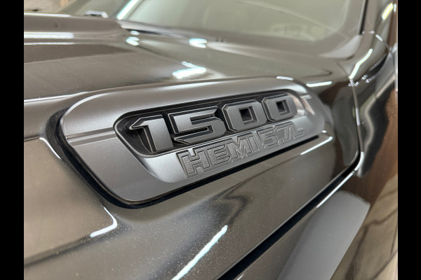 Dodge Ram 1500 5.7 V8 4x4 Crew Cab Sport | Full BLACK | Camera | ALPINE | Soft Cover | Apple Carplay | Cruise | Dodge Ram 1500 5.7 V8 4x4 Crew Cab Sport | Full BLACK | Camera | ALPINE | Soft Cover | Apple Carplay | Cruise |