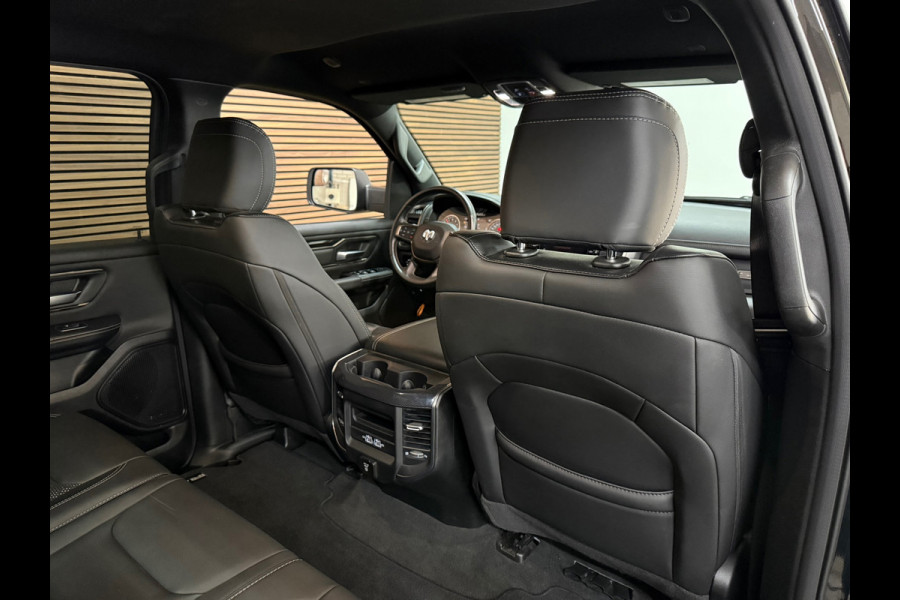 Dodge Ram 1500 5.7 V8 4x4 Crew Cab Sport | Full BLACK | Camera | ALPINE | Soft Cover | Apple Carplay | Cruise | Dodge Ram 1500 5.7 V8 4x4 Crew Cab Sport | Full BLACK | Camera | ALPINE | Soft Cover | Apple Carplay | Cruise |