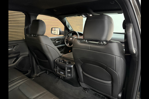 Dodge Ram 1500 5.7 V8 4x4 Crew Cab Sport | Full BLACK | Camera | ALPINE | Soft Cover | Apple Carplay | Cruise | Dodge Ram 1500 5.7 V8 4x4 Crew Cab Sport | Full BLACK | Camera | ALPINE | Soft Cover | Apple Carplay | Cruise |