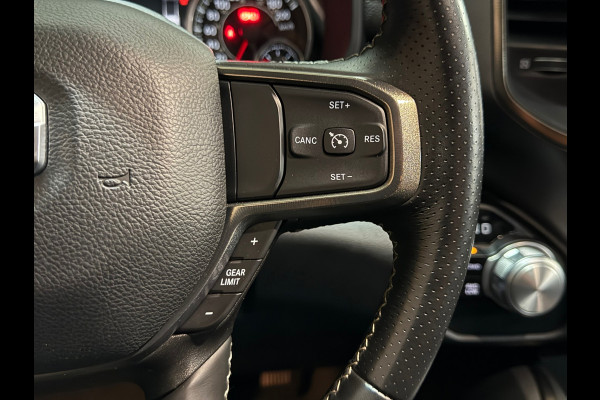 Dodge Ram 1500 5.7 V8 4x4 Crew Cab Sport | Full BLACK | Camera | ALPINE | Soft Cover | Apple Carplay | Cruise | Dodge Ram 1500 5.7 V8 4x4 Crew Cab Sport | Full BLACK | Camera | ALPINE | Soft Cover | Apple Carplay | Cruise |