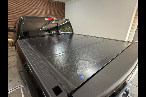 Dodge Ram 1500 5.7 V8 4x4 Crew Cab Sport | Full BLACK | Camera | ALPINE | Soft Cover | Apple Carplay | Cruise | Dodge Ram 1500 5.7 V8 4x4 Crew Cab Sport | Full BLACK | Camera | ALPINE | Soft Cover | Apple Carplay | Cruise |