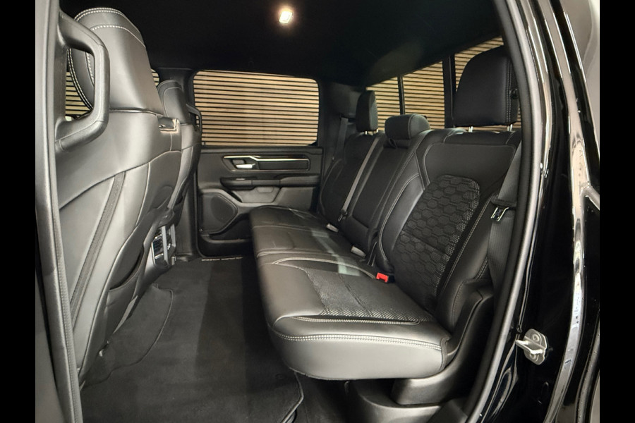 Dodge Ram 1500 5.7 V8 4x4 Crew Cab Sport | Full BLACK | Camera | ALPINE | Soft Cover | Apple Carplay | Cruise | Dodge Ram 1500 5.7 V8 4x4 Crew Cab Sport | Full BLACK | Camera | ALPINE | Soft Cover | Apple Carplay | Cruise |