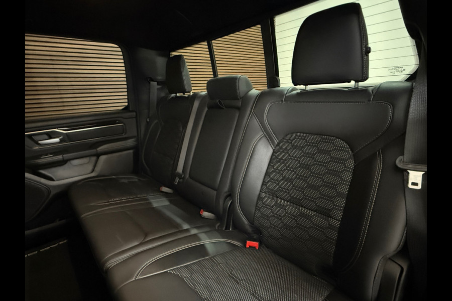 Dodge Ram 1500 5.7 V8 4x4 Crew Cab Sport | Full BLACK | Camera | ALPINE | Soft Cover | Apple Carplay | Cruise | Dodge Ram 1500 5.7 V8 4x4 Crew Cab Sport | Full BLACK | Camera | ALPINE | Soft Cover | Apple Carplay | Cruise |