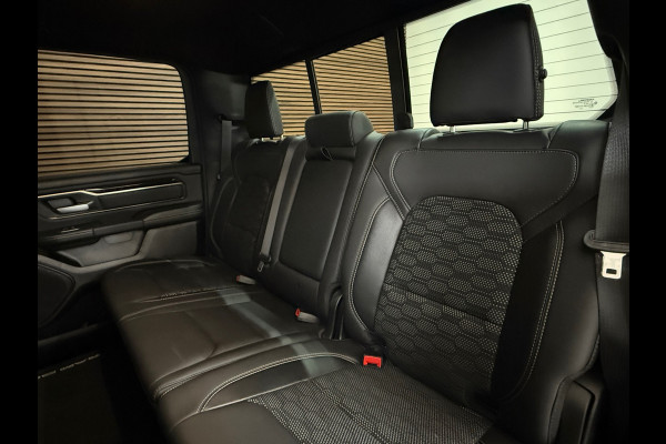 Dodge Ram 1500 5.7 V8 4x4 Crew Cab Sport | Full BLACK | Camera | ALPINE | Soft Cover | Apple Carplay | Cruise | Dodge Ram 1500 5.7 V8 4x4 Crew Cab Sport | Full BLACK | Camera | ALPINE | Soft Cover | Apple Carplay | Cruise |