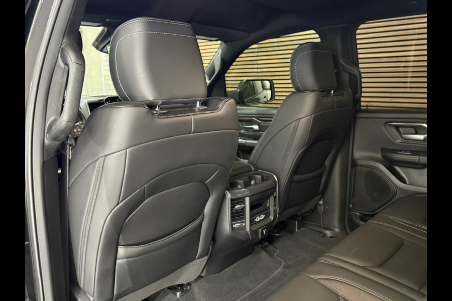 Dodge Ram 1500 5.7 V8 4x4 Crew Cab Sport | Full BLACK | Camera | ALPINE | Soft Cover | Apple Carplay | Cruise | Dodge Ram 1500 5.7 V8 4x4 Crew Cab Sport | Full BLACK | Camera | ALPINE | Soft Cover | Apple Carplay | Cruise |