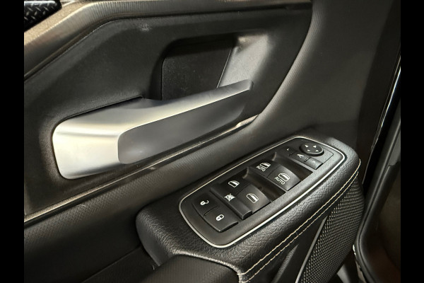 Dodge Ram 1500 5.7 V8 4x4 Crew Cab Sport | Full BLACK | Camera | ALPINE | Soft Cover | Apple Carplay | Cruise | Dodge Ram 1500 5.7 V8 4x4 Crew Cab Sport | Full BLACK | Camera | ALPINE | Soft Cover | Apple Carplay | Cruise |