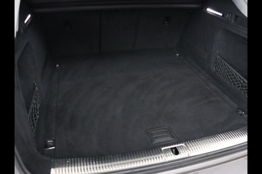 Audi A4 35 TFSI Business Edition | Carplay | Sportstoelen | Full LED | Virtual Cockpit | Navigatie | DAB | Climate control | Parkeerhulp | Cruise control