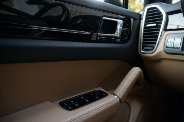 Porsche Cayenne 2.9 S AWD Aut8 441pk | Panoramadak | Luchtvering PASM | GTS sportzetels voor en achter | Uitgebreid memory pakket | Volledig onderhouden | Porsche RS Design velgen 21inch 2 sets banden |