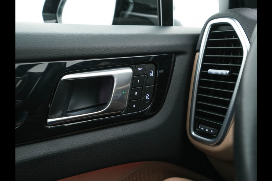 Porsche Cayenne Coupé 3.0 E-Hybrid Platinum Edition (INCL.BTW) *LUXURY-LEATHER | FULL-LED | MEMORY-PACK | BLIND-SPOT | BOSE-SOUND | HEATED-COMFORTSEATS | AIR-SUSPENSION | SPORT-EXHAUST | KEYLESS | CAMERA | DAB+ | NAVI-FULLMAP | TOWBAR | 22''AL Porsche Cayenne Coupé 3.0 E-Hybrid Platinum Edition (INCL.BTW) *LUXURY-LEATHER | FULL-LED | MEMORY-PACK | BLIND-SPOT | BOSE-SOUND | HEATED-COMFORTSEATS | AIR-SUSPENSION | SPORT-EXHAUST | KEYLESS | CAMERA | DAB+ | NAVI-FULLMAP | TOWBAR | 22''AL