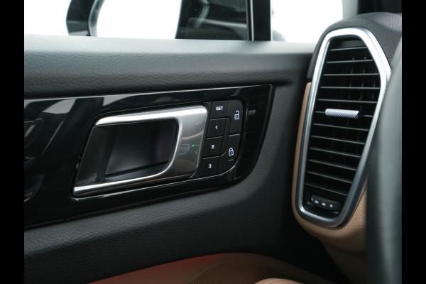 Porsche Cayenne Coupé 3.0 E-Hybrid Platinum Edition (INCL.BTW) *LUXURY-LEATHER | FULL-LED | MEMORY-PACK | BLIND-SPOT | BOSE-SOUND | HEATED-COMFORTSEATS | AIR-SUSPENSION | SPORT-EXHAUST | KEYLESS | CAMERA | DAB+ | NAVI-FULLMAP | TOWBAR | 22''AL Porsche Cayenne Coupé 3.0 E-Hybrid Platinum Edition (INCL.BTW) *LUXURY-LEATHER | FULL-LED | MEMORY-PACK | BLIND-SPOT | BOSE-SOUND | HEATED-COMFORTSEATS | AIR-SUSPENSION | SPORT-EXHAUST | KEYLESS | CAMERA | DAB+ | NAVI-FULLMAP | TOWBAR | 22''AL