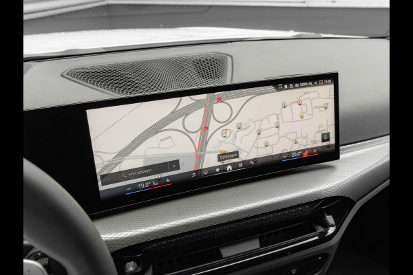 BMW 3 Serie Touring 330e xDrive - M-Sport - LCI 2 - Memoryzetel - Head-up - Driving + Parking Ass