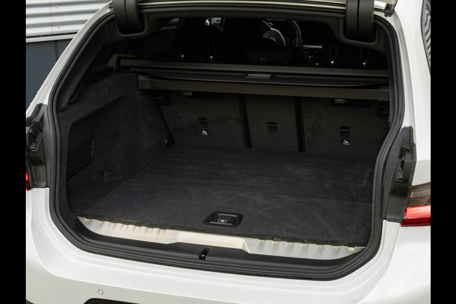 BMW 3 Serie Touring 330e xDrive - M-Sport - LCI 2 - Memoryzetel - Head-up - Driving + Parking Ass