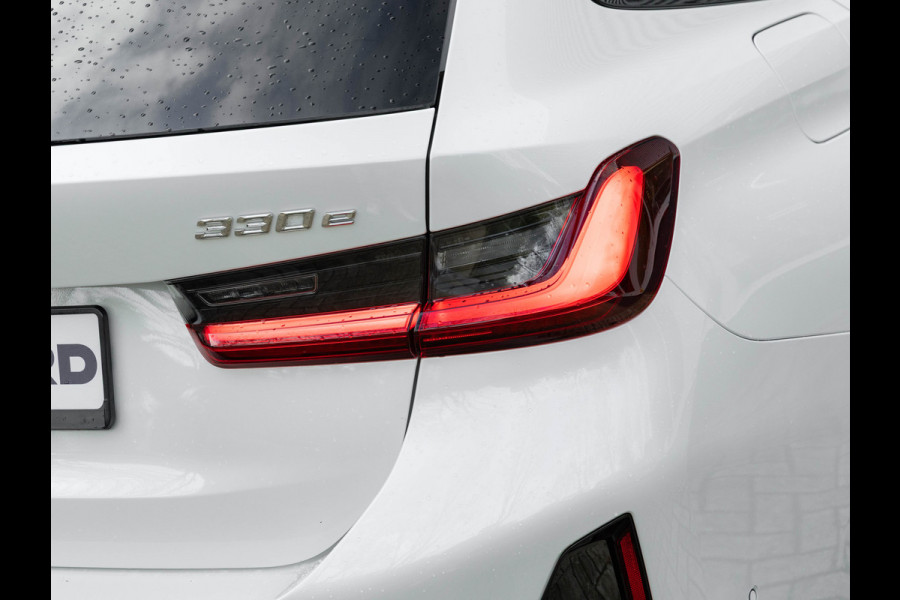 BMW 3 Serie Touring 330e xDrive - M-Sport - LCI 2 - Memoryzetel - Head-up - Driving + Parking Ass