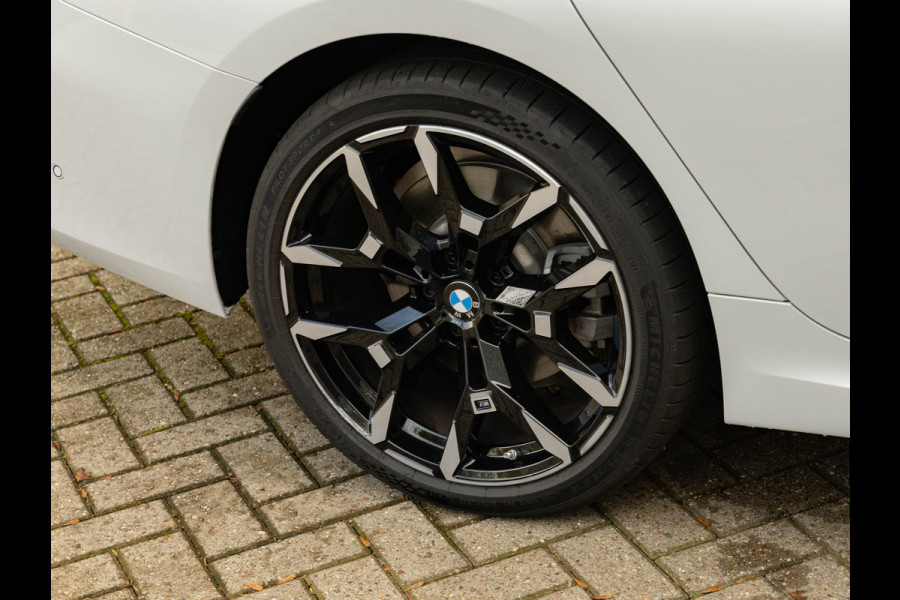 BMW 3 Serie Touring 330e xDrive - M-Sport - LCI 2 - Memoryzetel - Head-up - Driving + Parking Ass