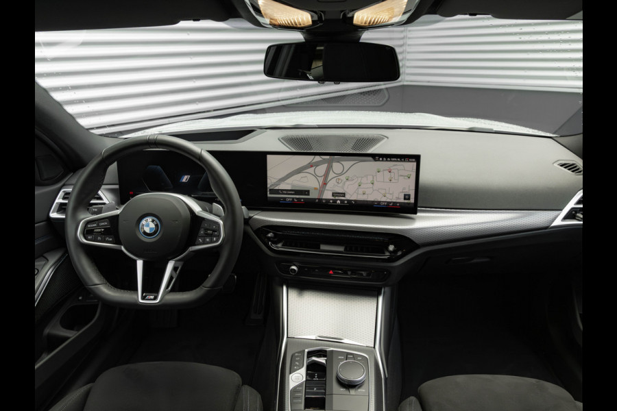 BMW 3 Serie Touring 330e xDrive - M-Sport - LCI 2 - Memoryzetel - Head-up - Driving + Parking Ass