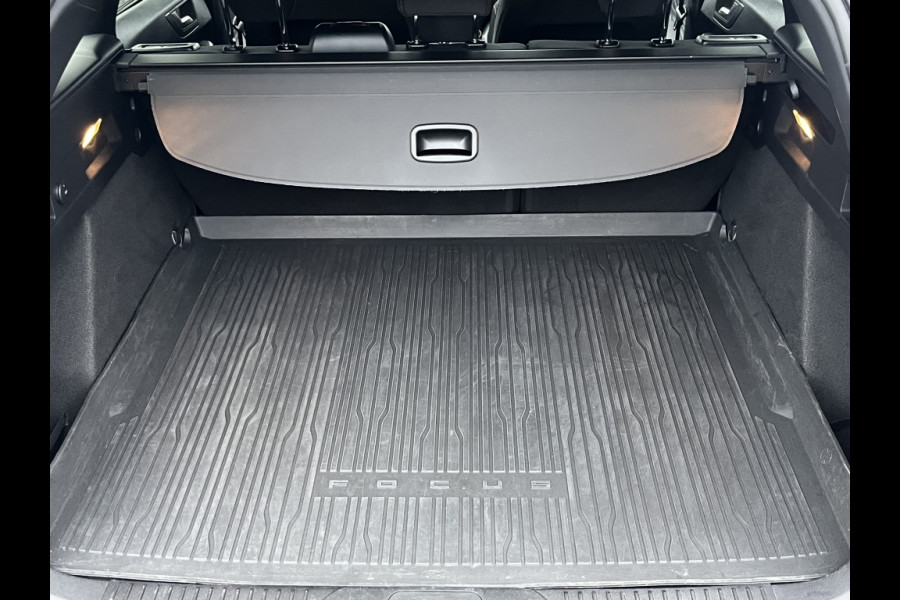 Ford FOCUS Wagon 125pk EcoB. ST-line X Bns AUTOMAAT/WINTERPACK/CAMERA/ADAPTIVE C. Ford FOCUS Wagon 125pk EcoB. ST-line X Bns AUTOMAAT/WINTERPACK/CAMERA/ADAPTIVE C.