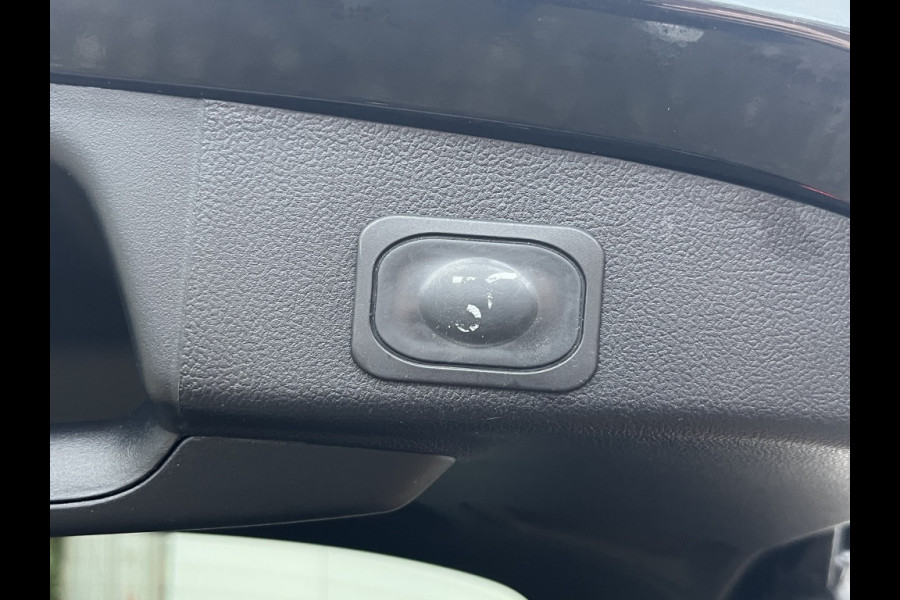 Ford FOCUS Wagon 125pk EcoB. ST-line X Bns AUTOMAAT/WINTERPACK/CAMERA/ADAPTIVE C. Ford FOCUS Wagon 125pk EcoB. ST-line X Bns AUTOMAAT/WINTERPACK/CAMERA/ADAPTIVE C.