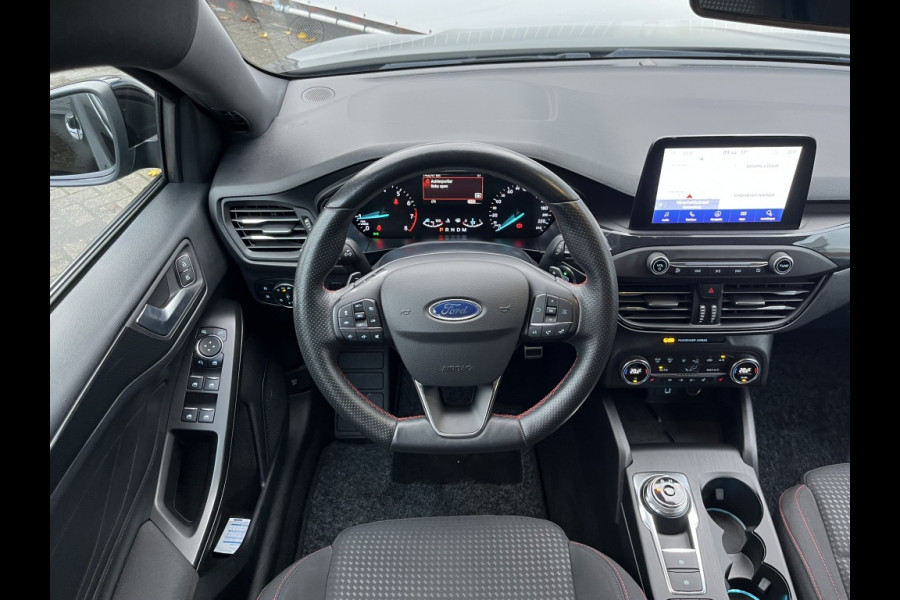 Ford FOCUS Wagon 125pk EcoB. ST-line X Bns AUTOMAAT/WINTERPACK/CAMERA/ADAPTIVE C. Ford FOCUS Wagon 125pk EcoB. ST-line X Bns AUTOMAAT/WINTERPACK/CAMERA/ADAPTIVE C.