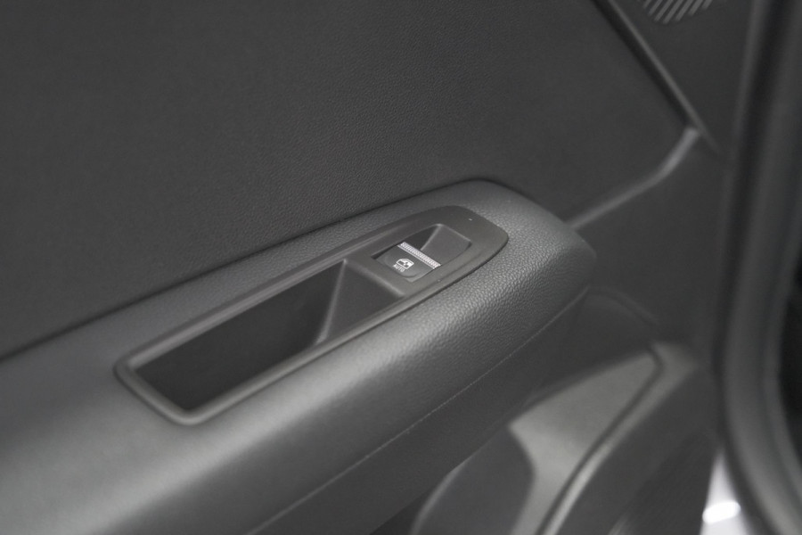 Renault Captur Mild Hybrid 160 EDC Techno | Pack Winter | Camera | Adaptieve Cruise Control | Apple Carplay Renault Captur Mild Hybrid 160 EDC Techno | Pack Winter | Camera | Adaptieve Cruise Control | Apple Carplay