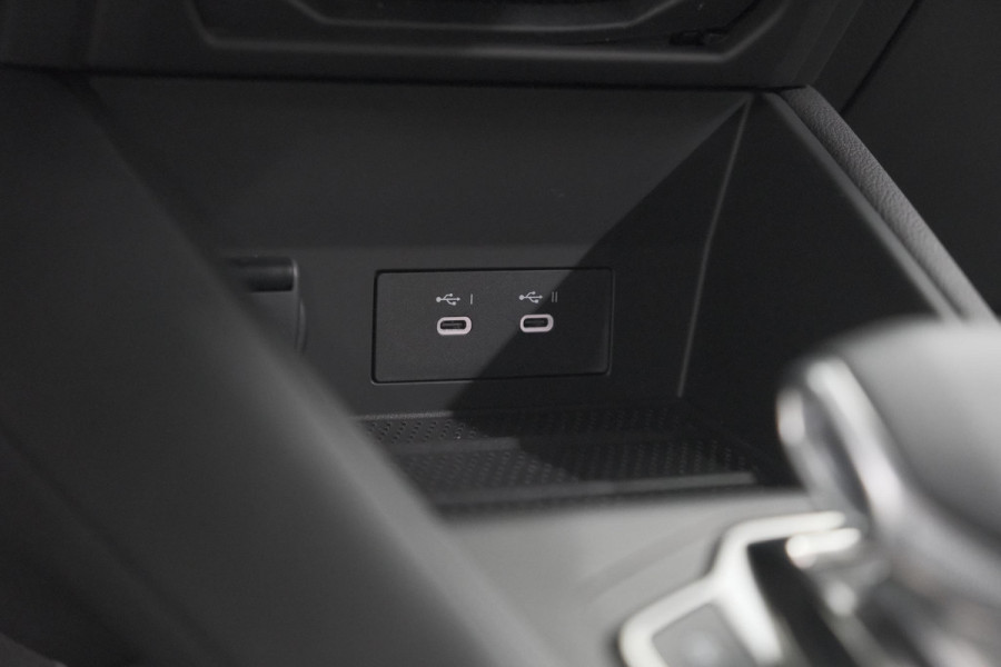 Renault Captur Mild Hybrid 160 EDC Techno | Pack Winter | Camera | Adaptieve Cruise Control | Apple Carplay Renault Captur Mild Hybrid 160 EDC Techno | Pack Winter | Camera | Adaptieve Cruise Control | Apple Carplay