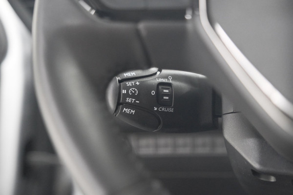 Peugeot 208 PureTech 100 Active | Parkeersensoren | Navigatie | Apple Carplay Peugeot 208 PureTech 100 Active | Parkeersensoren | Navigatie | Apple Carplay