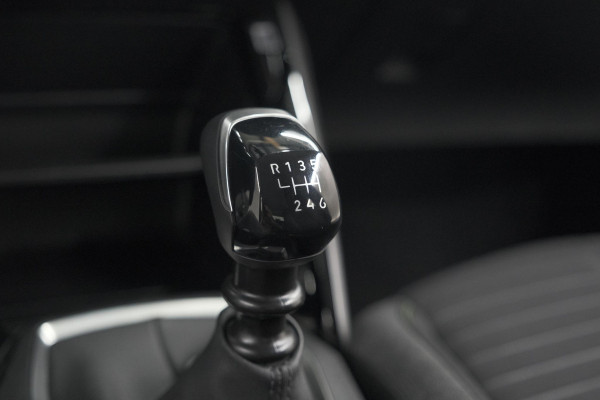 Peugeot 208 PureTech 100 Active | Parkeersensoren | Navigatie | Apple Carplay Peugeot 208 PureTech 100 Active | Parkeersensoren | Navigatie | Apple Carplay