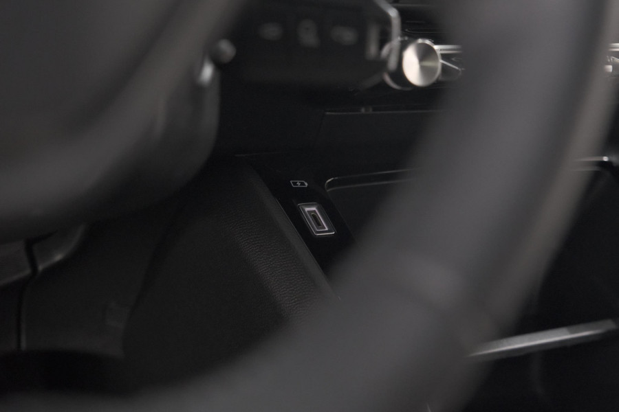 Peugeot 208 PureTech 100 Active | Parkeersensoren | Navigatie | Apple Carplay Peugeot 208 PureTech 100 Active | Parkeersensoren | Navigatie | Apple Carplay