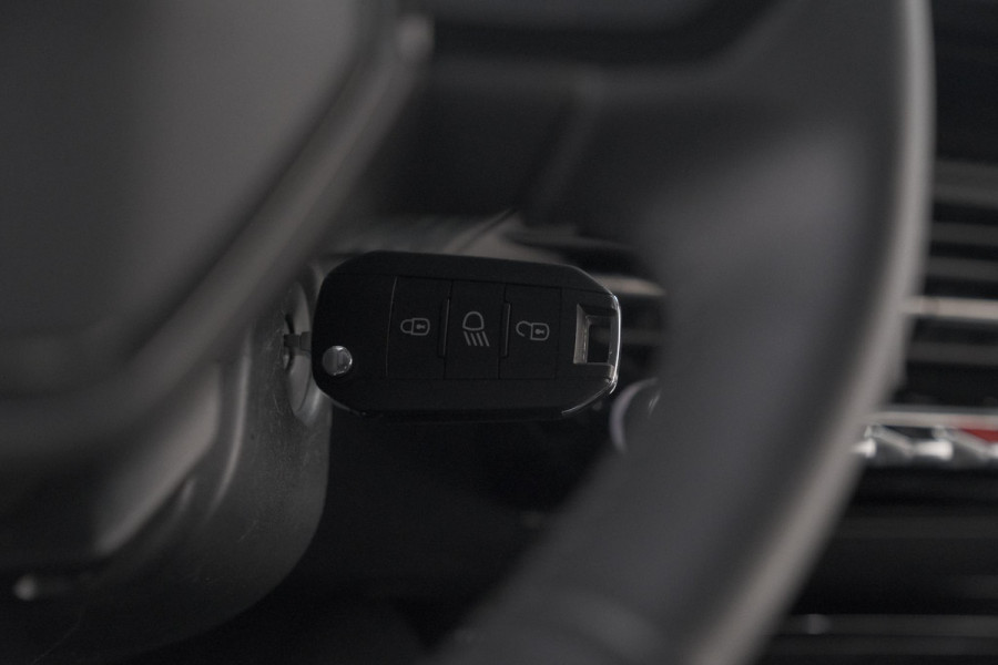 Peugeot 208 PureTech 100 Active | Parkeersensoren | Navigatie | Apple Carplay