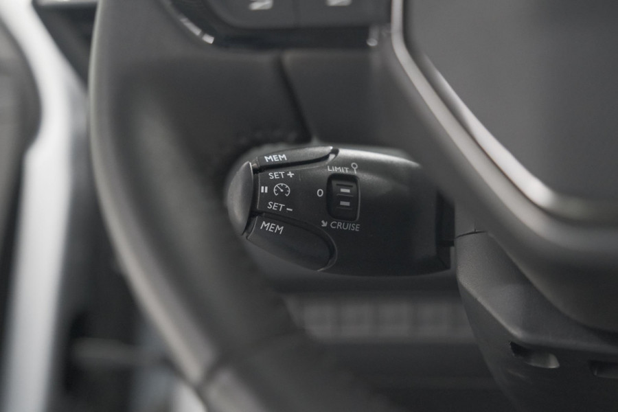 Peugeot 208 PureTech 100 Active | Parkeersensoren | Navigatie | Apple Carplay