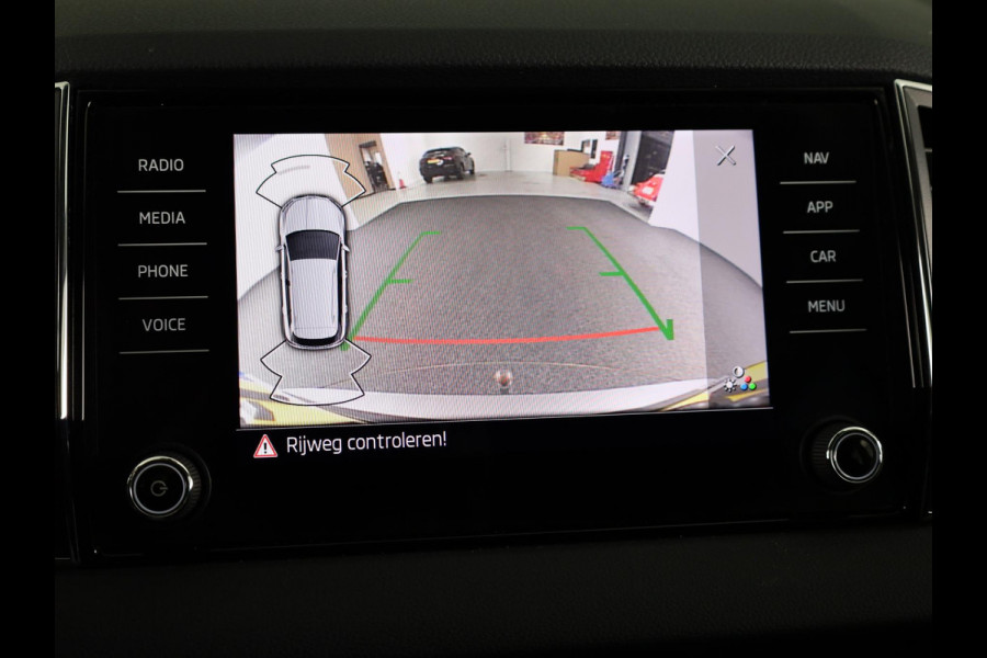 Škoda Karoq 1.0 TSI Business Edition 110pk | Camera | PDC v+a | Navigatie | Electr.achterklep | Trekhaak wegklapbaar |