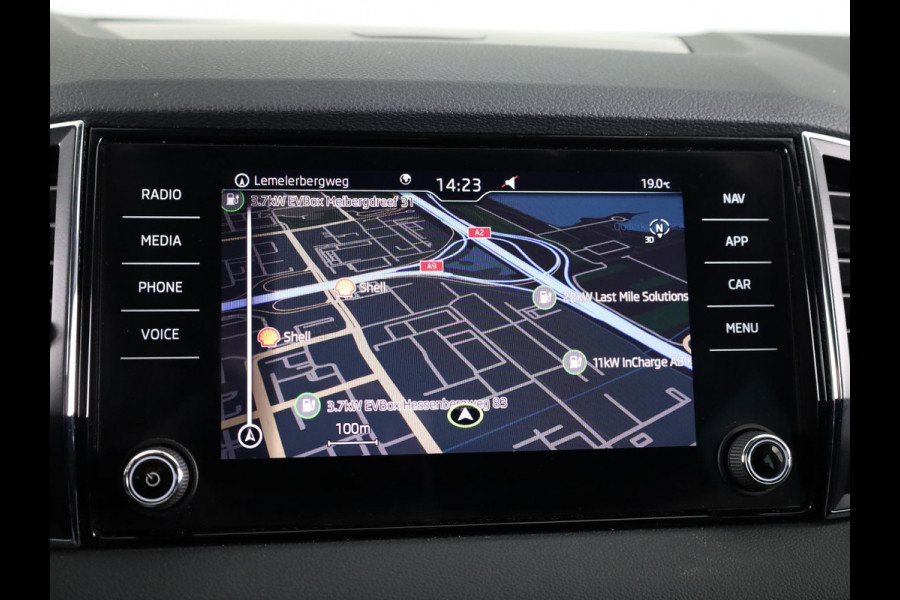 Škoda Karoq 1.0 TSI Business Edition 110pk | Camera | PDC v+a | Navigatie | Electr.achterklep | Trekhaak wegklapbaar |