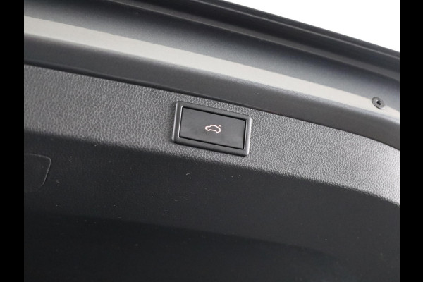 Škoda Karoq 1.0 TSI Business Edition 110pk | Camera | PDC v+a | Navigatie | Electr.achterklep | Trekhaak wegklapbaar |