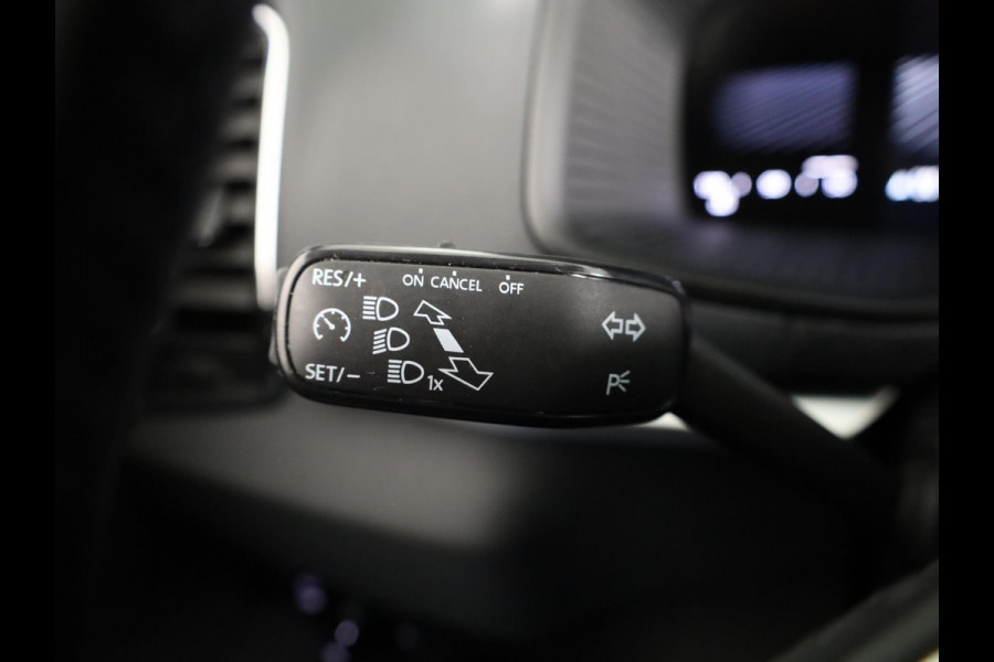 Škoda Karoq 1.0 TSI Business Edition 110pk | Camera | PDC v+a | Navigatie | Electr.achterklep | Trekhaak wegklapbaar |