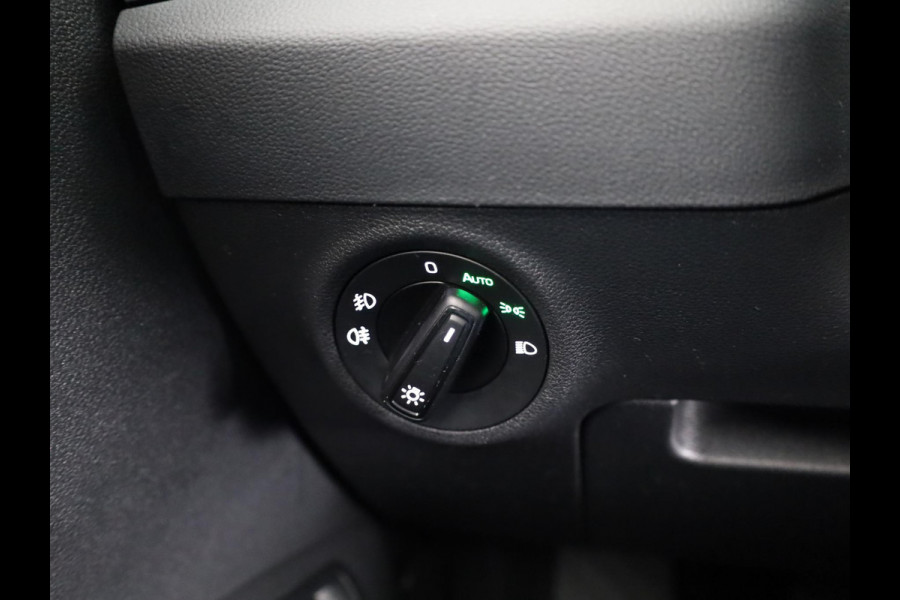 Škoda Karoq 1.0 TSI Business Edition 110pk | Camera | PDC v+a | Navigatie | Electr.achterklep | Trekhaak wegklapbaar |