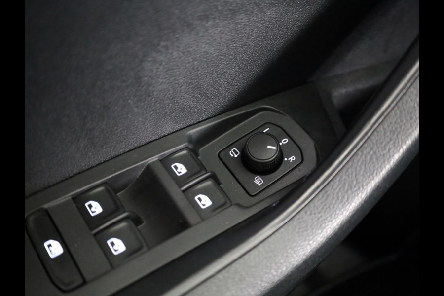 Škoda Karoq 1.0 TSI Business Edition 110pk | Camera | PDC v+a | Navigatie | Electr.achterklep | Trekhaak wegklapbaar |