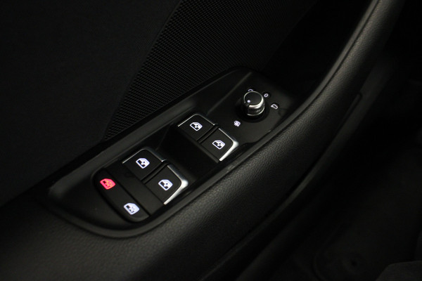Audi A3 Limousine 1.5 TFSI CoD Sport S Line Edition |Navi|Stoelverwarming| Audi A3 Limousine 1.5 TFSI CoD Sport S Line Edition |Navi|Stoelverwarming|