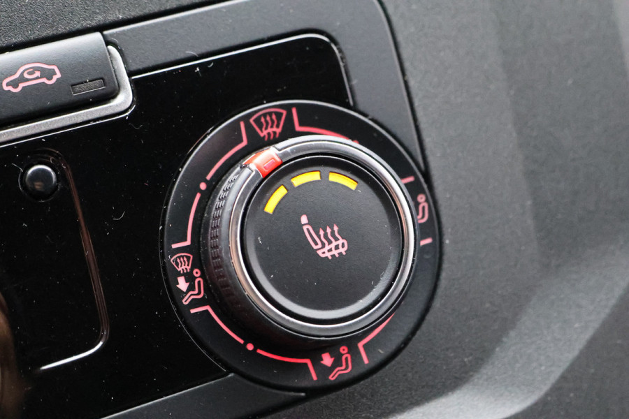 Volkswagen Caddy 2.0 TDI DSG L2H1 Maxi | Standkachel | CarPlay | Navigatie | PDC | Front Assist | Trekhaak | Stoelverwarming | Airco | MF Stuur | Spoiler pakket | Nieuwe APK Volkswagen Caddy 2.0 TDI DSG L2H1 Maxi | Standkachel | CarPlay | Navigatie | PDC | Front Assist | Trekhaak | Stoelverwarming | Airco | MF Stuur | Spoiler pakket | Nieuwe APK