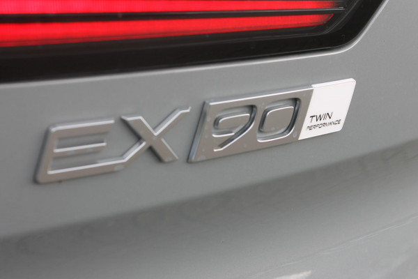 Volvo EX90 517Pk Twin Motor Performance Ultra 7p 111KwH Google infotainment / Luchtvering / Bowers & Wilkins Audio / Parkeersensoren rondom met 360 graden camera Volvo EX90 517Pk Twin Motor Performance Ultra 7p 111KwH Google infotainment / Luchtvering / Bowers & Wilkins Audio / Parkeersensoren rondom met 360 graden camera