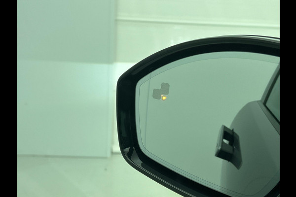 Land Rover Range Rover Evoque P300e AWD R-Dynamic SE Land Rover Range Rover Evoque P300e AWD R-Dynamic SE