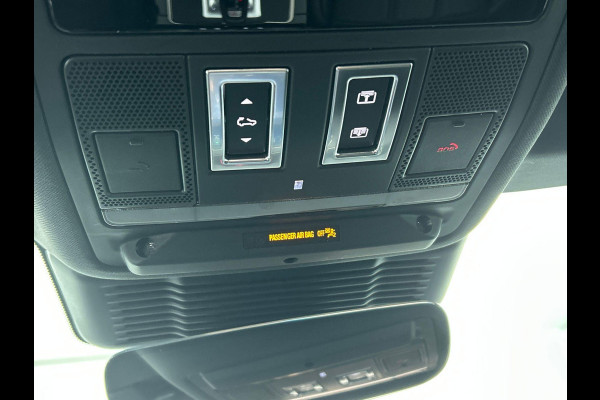 Land Rover Range Rover Evoque P300e AWD R-Dynamic SE Land Rover Range Rover Evoque P300e AWD R-Dynamic SE