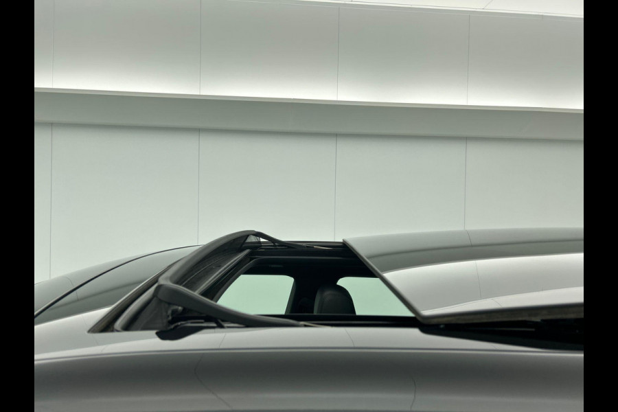 Land Rover Range Rover Evoque P300e AWD R-Dynamic SE Land Rover Range Rover Evoque P300e AWD R-Dynamic SE